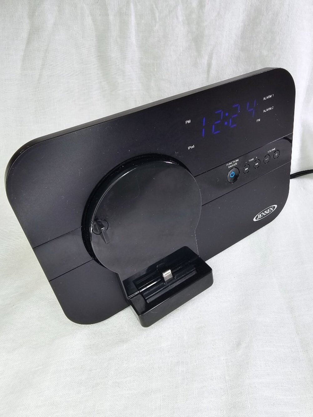 Jensen JiLS-525i Apple Lightning Docking Digital Music System & Alarm Clock